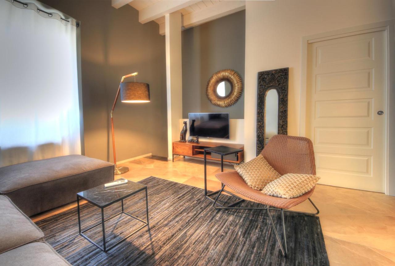 קליארי Urban Central Suites מראה חיצוני תמונה